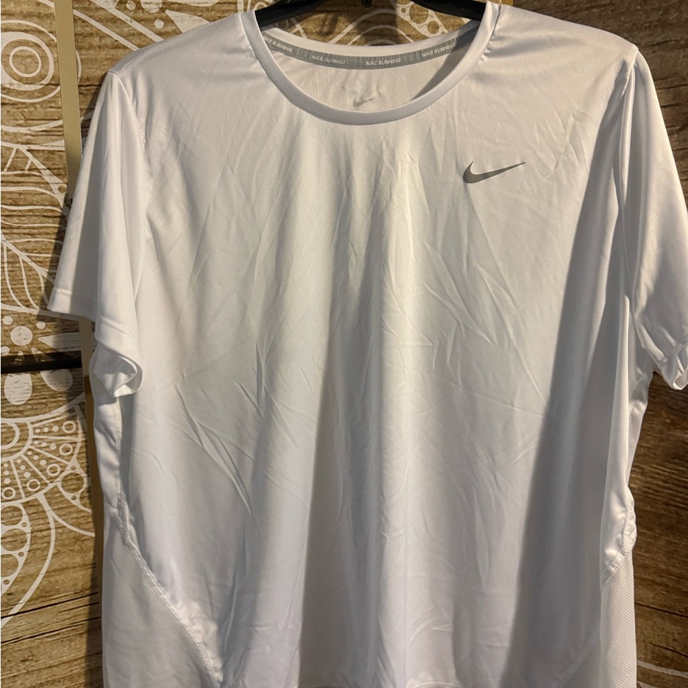 Nike White Short Sleeve Tee Athletic Performance